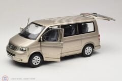 1:18 Norev 2003 Volkswagen T5 Multivan