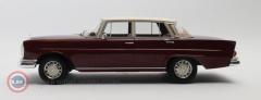 KUSURLU 1:18 1959 Mercedes Benz 220SE W111