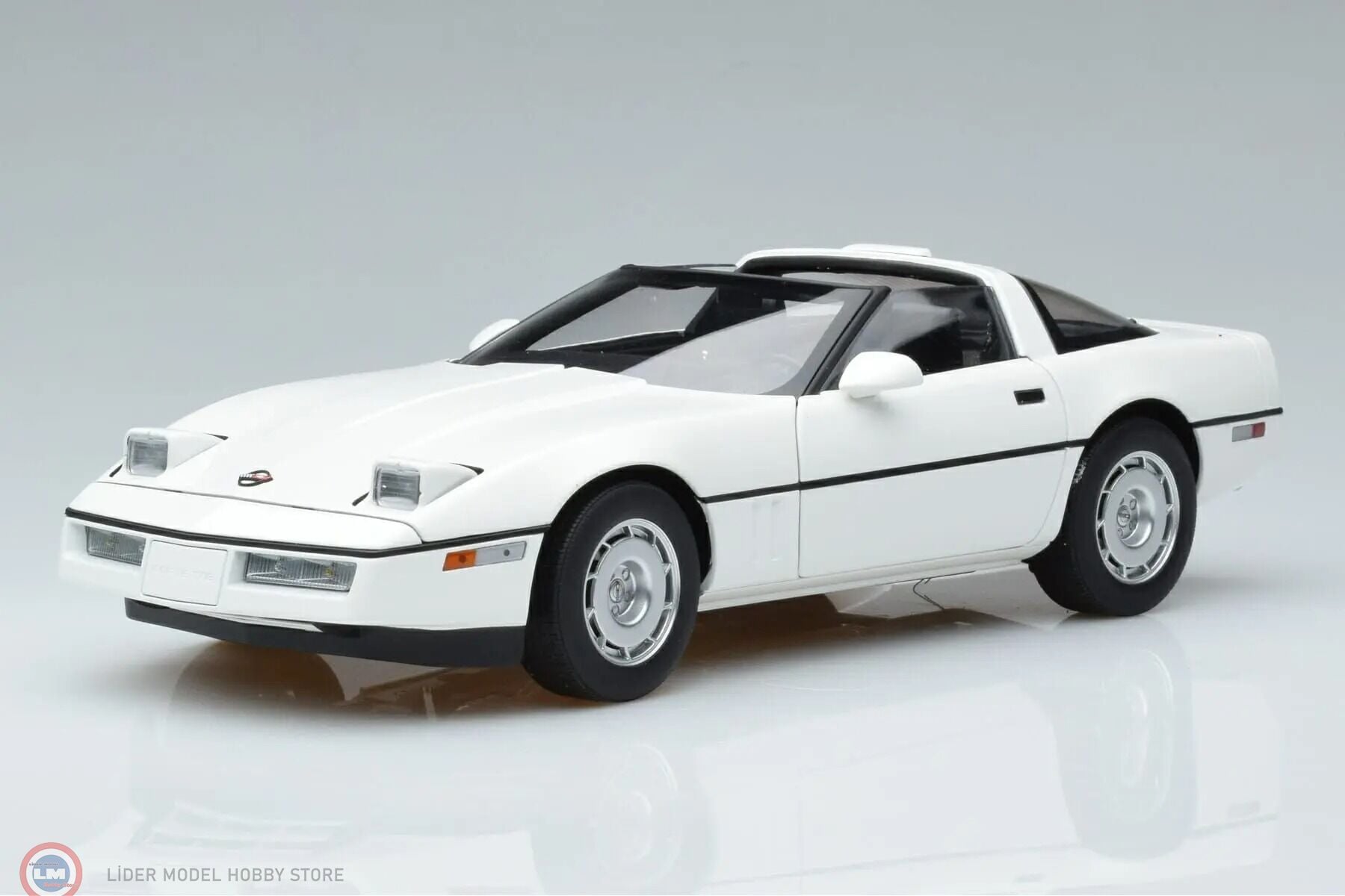 1:18 Autoart 1986 Chevrolet Corvette Spider