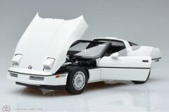 1:18 Autoart 1986 Chevrolet Corvette Spider