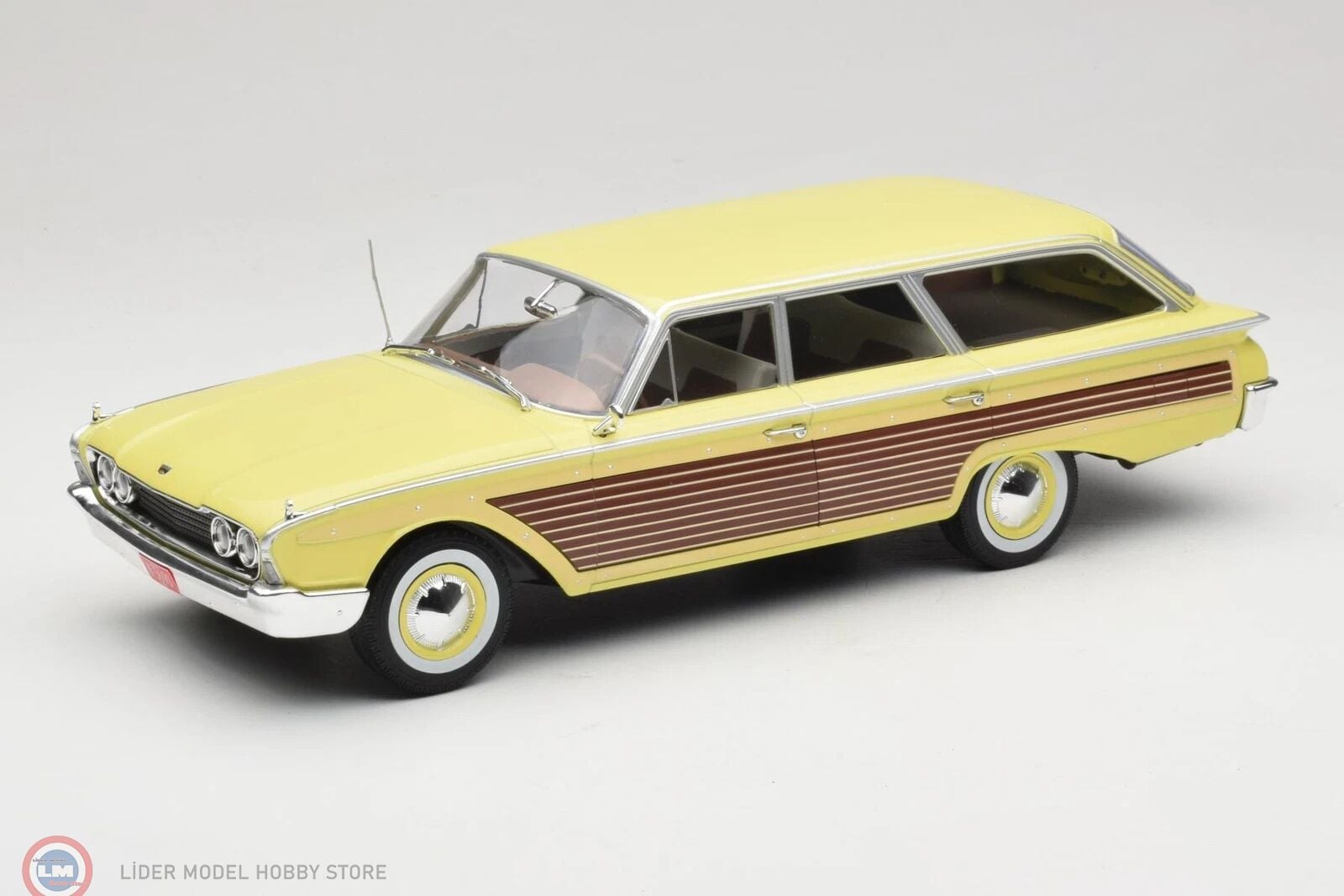 1:18 MCG 1960 Ford LTD Country Squire