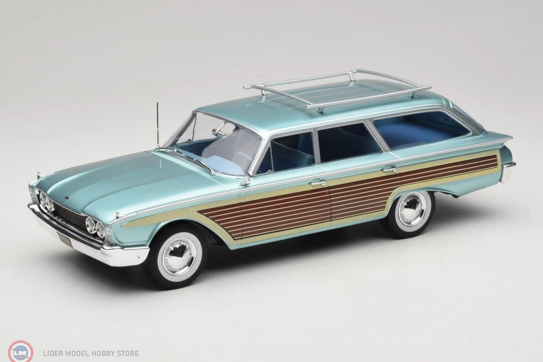 1:18 MCG 1960 Ford LTD Country Squire