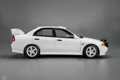 1:18 Motorhelix 1999 Mitsubishi Lancer Evo 4 GSR Base Rally