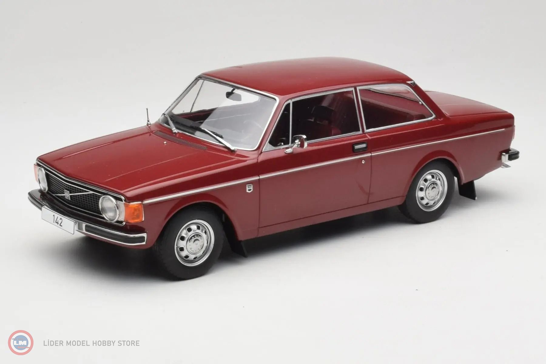 1:18 MCG 1973 Volvo 142