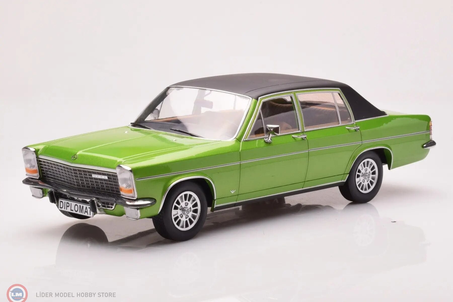 1:18 MCG 1972 Opel Diplomat B