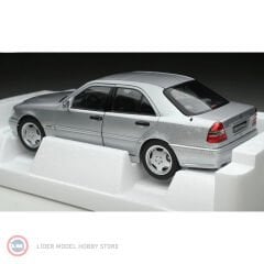 1:18 1993 Mercedes Benz C Class C36 AMG W202