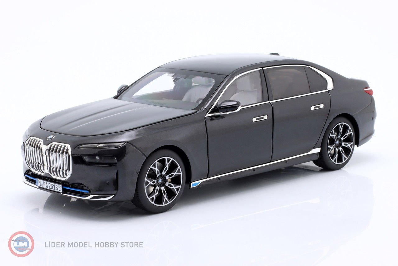 1:18 Minichamps 2023 BMW i7 Limousine (G70)