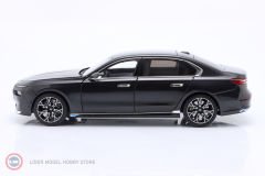 1:18 Minichamps 2023 BMW i7 Limousine (G70)