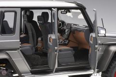 1:18 Autoart 2013 Mercedes Benz G63 AMG 6x6 Truck