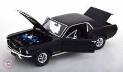 1:18 Greenlight 1968 Ford Mustang Coupe He Country Special