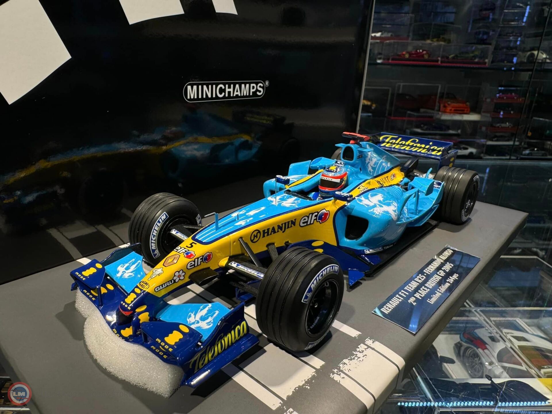 1:18 Minichamps 2005 Renault F1 Team R25 Fernando Alonso 2nd Place British GP