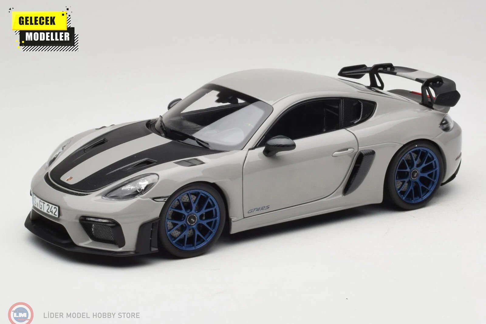 1:18 Norev 2023 Porsche Cayman GT4 RS with Weissachpackage