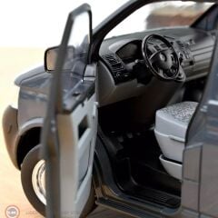 1:18 Norev 2003	Volkswagen	T5 Transporter - GREY