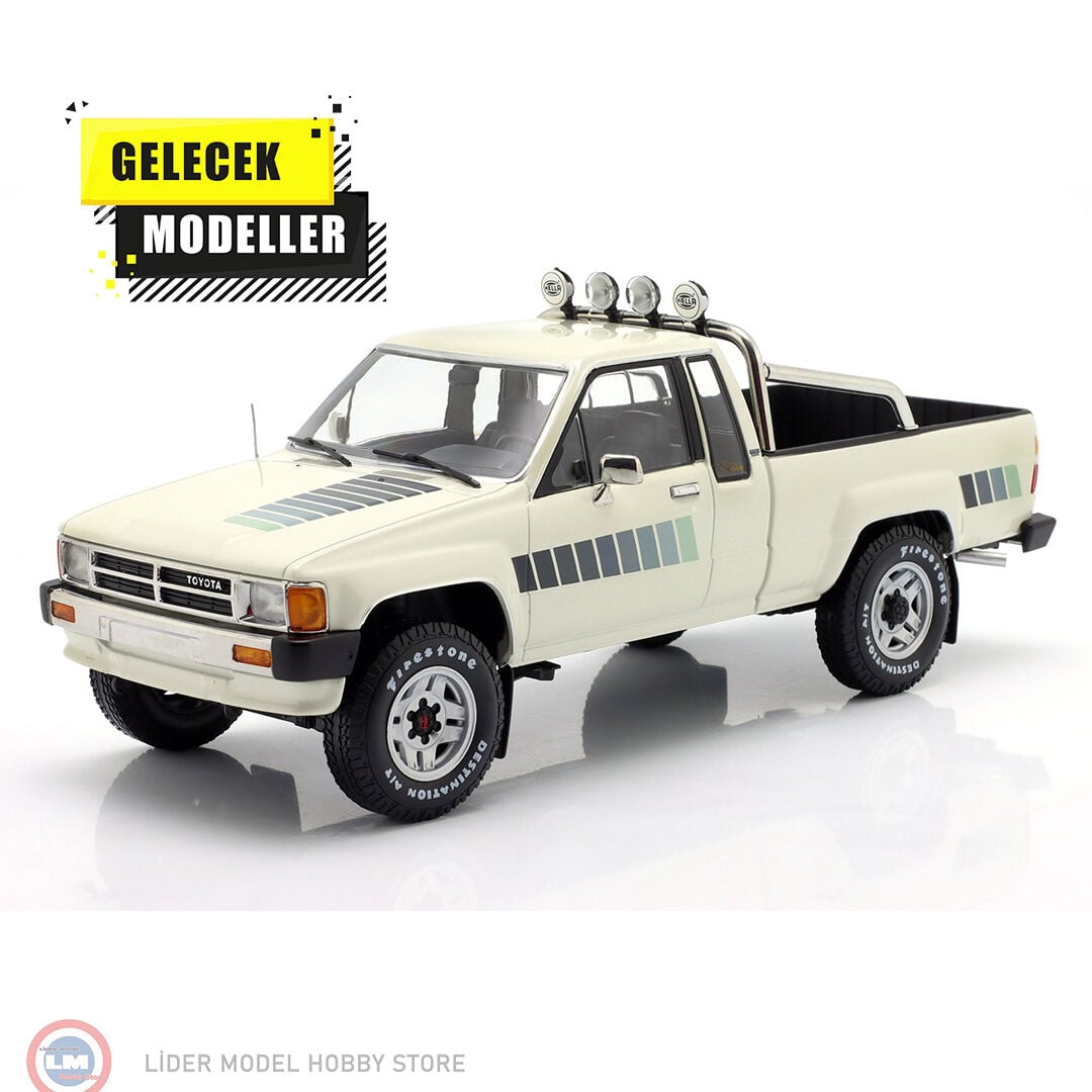 1:18 KK Scale Toyota Truck Xtra Cab 4x4 (Hilux) (1985) - white