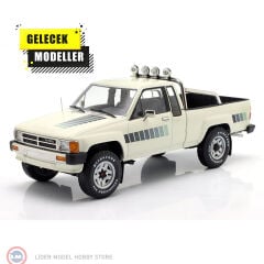 1:18 KK Scale Toyota Truck Xtra Cab 4x4 (Hilux) (1985) - white