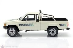 1:18 KK Scale Toyota Truck Xtra Cab 4x4 (Hilux) (1985) - white