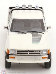 1:18 KK Scale Toyota Truck Xtra Cab 4x4 (Hilux) (1985) - white