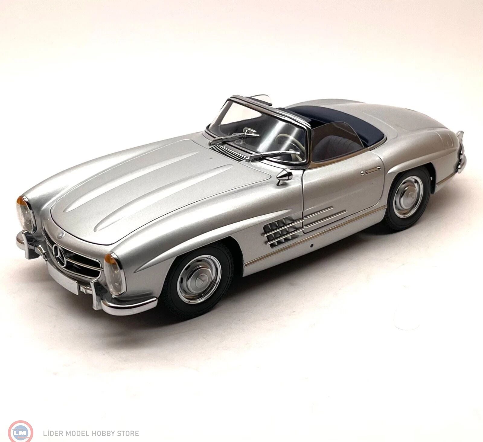 1:18 Minichamps 1957 Mercedes Benz 300 SL ROADSTER (W198)