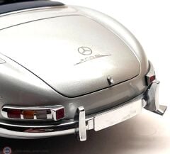 1:18 Minichamps 1957 Mercedes Benz 300 SL ROADSTER (W198)