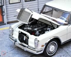 1:18 1969 Mercedes Benz S600 Pullman W100 White Swan