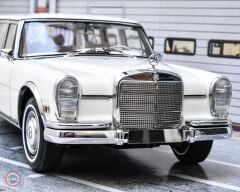 1:18 1969 Mercedes Benz S600 Pullman W100 White Swan
