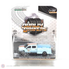 1:64 Greenlight 2018 Chevrolet 3500HD Gulf Oil Truck Dually Drivers Series