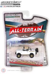 1:64 Greenlight 1970 Harvester Scout Litied with Off-Road Parts All Terrain Series