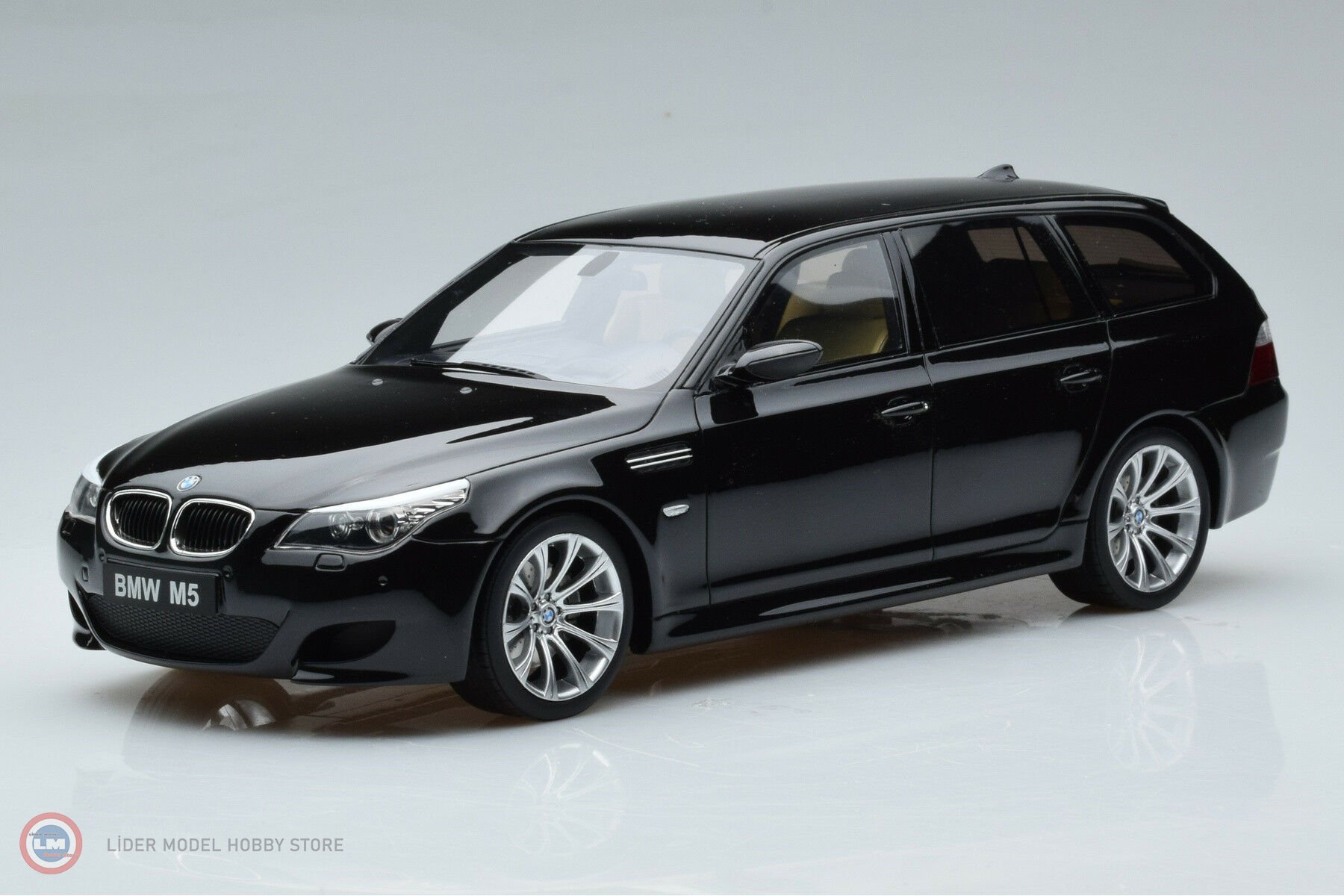 1:18 2005 BMW 5-SERIES M5 (E61) TOURING SW STATION WAGON