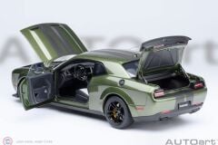 1:18 Autoart 2022 Dodge Challenger SRT Jailbreak (F8 Green)