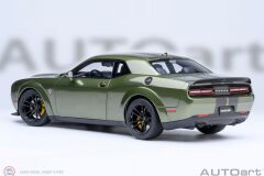 1:18 Autoart 2022 Dodge Challenger SRT Jailbreak (F8 Green)