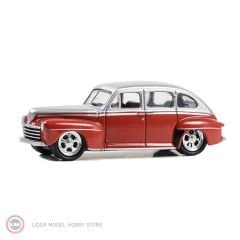 1:64 Greenlight 1974 Ford Fordor Super Deluxe Two-Tone California Lowriders Series
