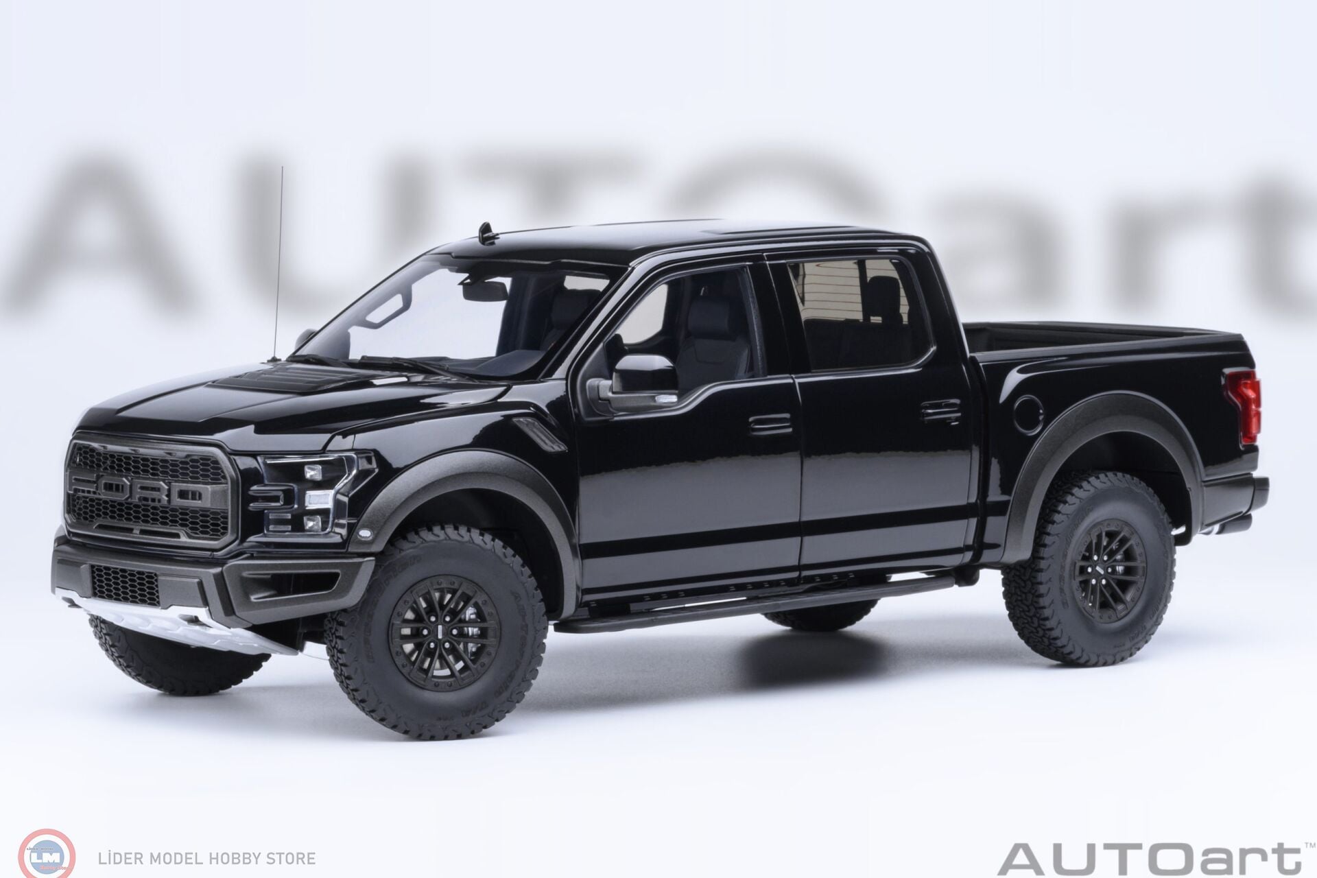 1:18 Autoart 2019 Ford F-150 Raptor Supercrew  Pickup (Agate Black)