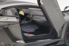 1:18 Lamborghini Aventador LP750-4 SV Gümüş