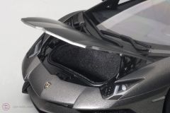 1:18 Lamborghini Aventador LP750-4 SV Gümüş