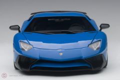 1:18 Lamborghini Aventador LP750-4 SV Mavi