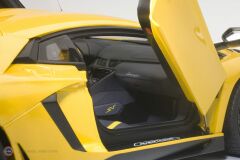 1:18 Lamborghini Aventador LP750-4 SV Sarı