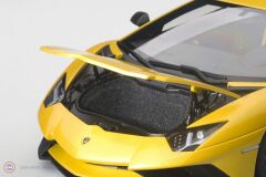 1:18 Lamborghini Aventador LP750-4 SV Sarı