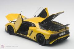 1:18 Lamborghini Aventador LP750-4 SV Sarı