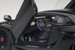 1:18 Lamborghini Aventador LP750-4 SV Siyah