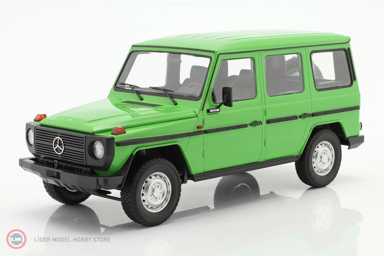 1:18 1980 Mercedes Benz G Model Long W460