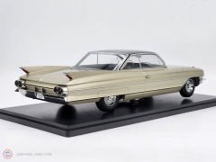 1:18 1961 Cadillac Series 62 Coupe DeVille 1