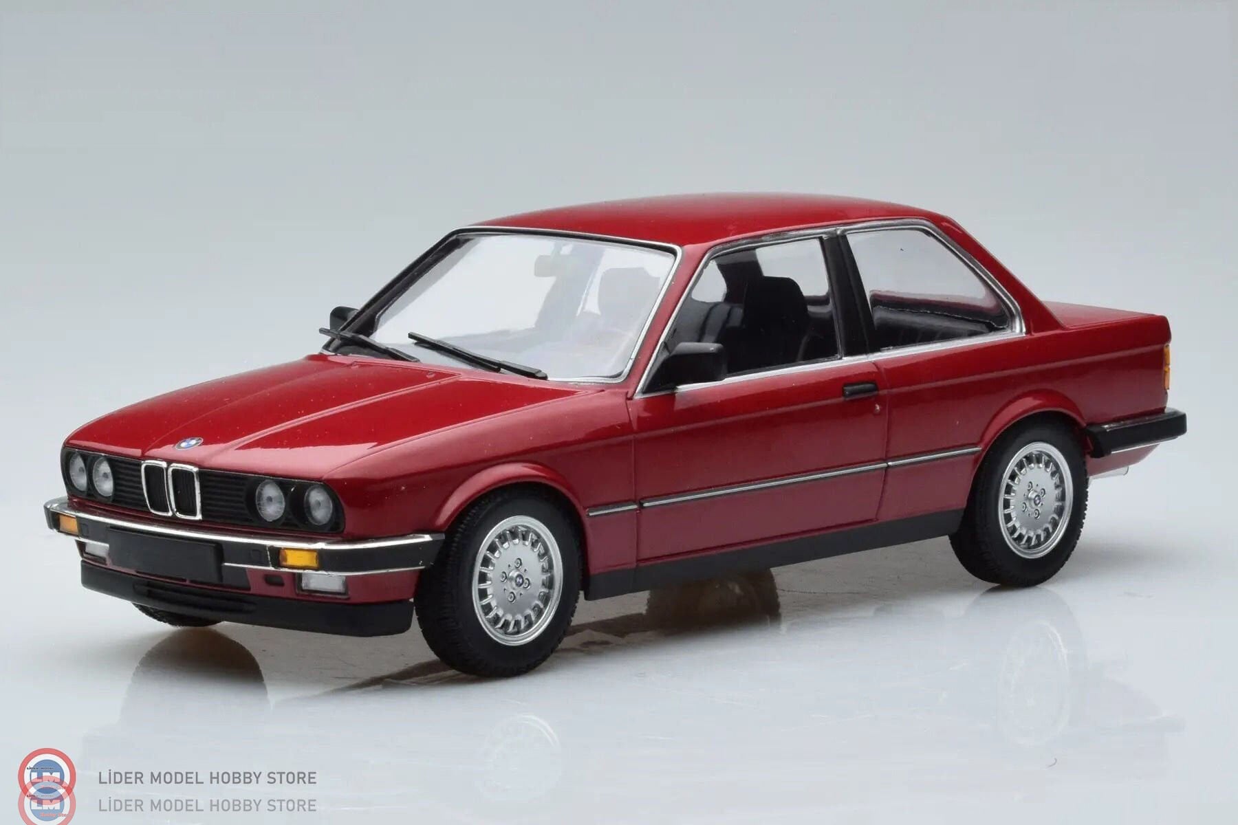 1:18 Minichamps 1982 BMW 323i E30