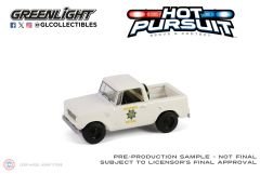 1:64 Greenlight 1964 Harvester Scout Half Cab California Highway Patrol