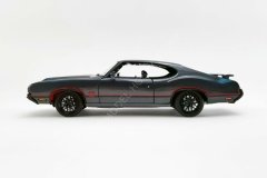 1:18 1970 Oldsmobile 442 W30 Street Fighter Hardtop