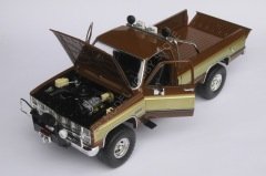 1:18 Greenlight 1982 GMC K-2500 Sierra Grande