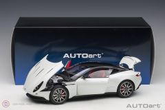 1:18 Aston Martin DB11 Beyaz