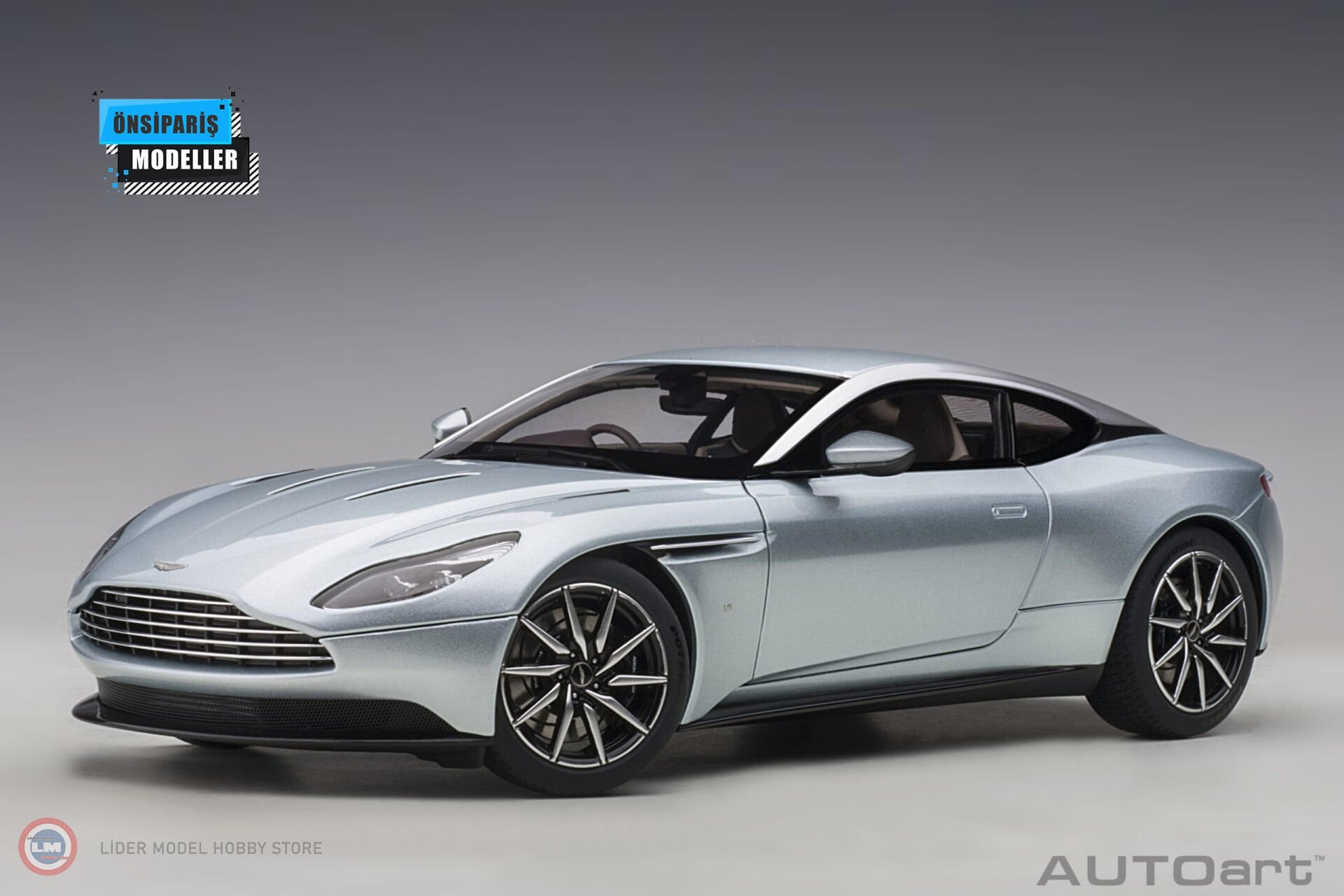 1:18 Aston Martin DB11 Gümüş