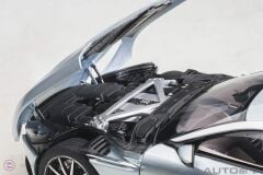 1:18 Aston Martin DB11 Gümüş