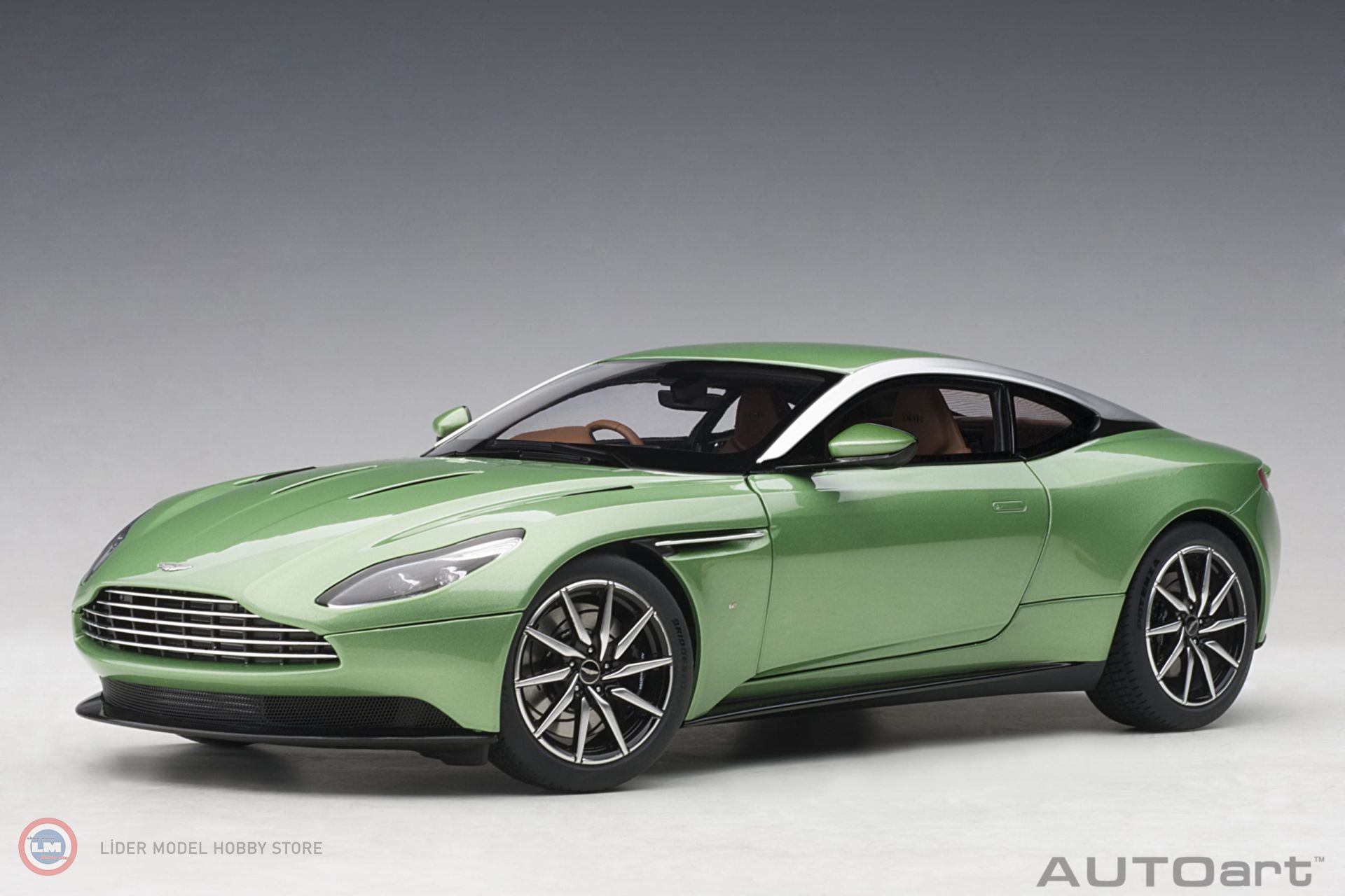 1:18 Aston Martin DB11 Yeşil