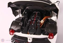 1:18 BBR FERRARI LAFERRARI APERTA – Bianco Italia